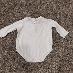 The Beaufort Bonnet Company White Pima Cotton Peter Pan Collar Onesie 18-24M